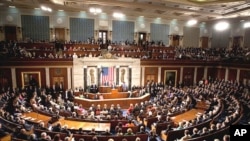 Legisladores estadounidenses reunidos en su primer día de sesiones del 115 Congreso.