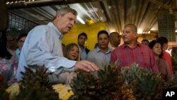 El secretario de Agricultura de EE.UU., Thomas Vilsack visitó por primera vez Cuba en noviembre del año pasado con el objetivo de promover el intercambio agrícola.