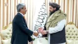 Menteri Pertahanan Taliban Mohammad Yaqoob (kanan) menyambut utusan India untuk Afghanistan, Jitender Pal Singh, di Kabul, Afghanistan, pada 4 November 2024. (Foto: Courtesy of Taliban Ministry)