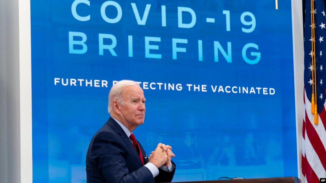 拜登总统在白宫大院的艾森豪威尔行政大楼南院礼堂与白宫COVID-19响应团队开会。(2022年1月4日)