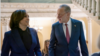 Wapres AS Kamala Harris dan pemimpin mayoritas Senat AS, Senator Chuck Schumer