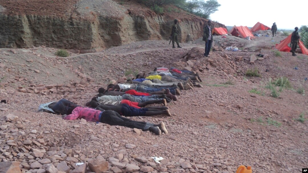 Xác các nạn nhân người Kenya bị giết bởi các phần tử Hồi giáo cực đoan từ Somalia