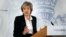 PM Inggris Theresa May berpidato di depan para diplomat asing dan pegawai negeri Inggris di London, hari Selasa (17/1).