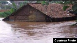 Banjir dan tanah longsor di Jawa Tengah (Foto: dok). 13 orang tewas akibat banjir bandang yang melanda lima desa di pulau Jawa, akhir pekan lalu.