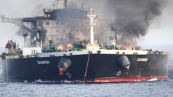 Kapal tanker Sounion yang terbakar di Laut Merah dalam foto tanpa tanggal yang rilis oleh perusahaan keamanan Ambrey. (Foto: Ambrey via AP)