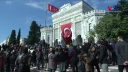 İstanbul Üniversitesi Önünde Protesto