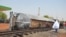 Camion citerne calciné après une explosion qui a tué plus de 55 personnes près de l'aéroport de Niamey le 6 mai 2019.