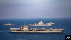 안보협력체 '쿼드(Quad)' 4개국인 미국과 인도, 일본, 호주 해군의 항공모함과 전함이 17일 인도양에서 '말라바드(MALABAR 2020)' 2단계 훈련을 실시했다.