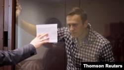 Aleksej Navalni pred sudom u Moskvi