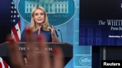 白宫新闻秘书卡罗琳·莱维特在白宫新闻简报室举行的记者会上回答媒体提问。(2026年4月8日)