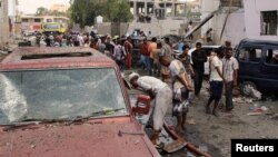 Une voiture a explosé dans une rue à Aden, au Yémen, le 13 mars 2018. 