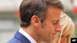 Macron da matarsa