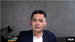 Putra Adhiguna, managing director Energy Shift Institute. (VOA/ Rio Tuasikal)