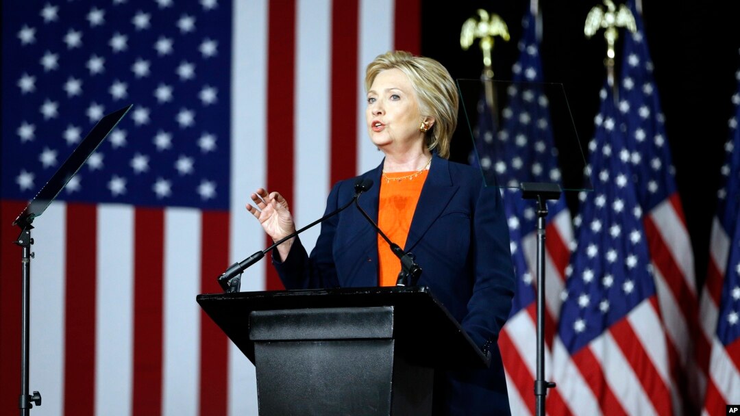 Hillary Clinton memberikan pidato soal kebijakan luar negeri dan keamanan nasional di San Diego, California, Kamis (2/6).
