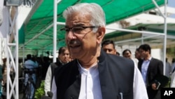 FILE - Pakistan's Defense Minister Khawaja Muhammad Asif leaves the Parliament after attending a joint session to discuss the crisis in Yemen, in Islamabad, Pakistan, April 10, 2015.