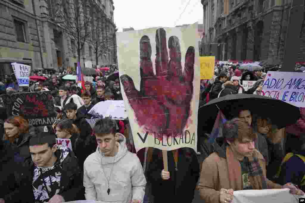 Protest u Beogradu&nbsp;(AP Photo/Darko Vojinovic)