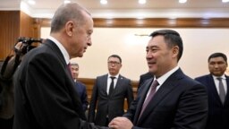 Erdoğan, Kırgızistan'ın başkenti Astana'daki Türk Devletleri Teşkilatı Devlet Başkanları Konseyi zirvesine katılıyor. Erdoğan dün, Kırgızistan Cumhurbaşkanı Sadır Caparov ile görüştü - 2 Kasım 2023