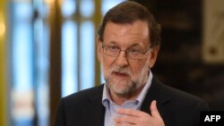 Spanish interim Prime Minister Mariano Rajoy holds a press conference after his meeting with the leader of center-right party Ciudadanos at the Congress (Las Cortes) in Madrid on Aug. 18, 2016.