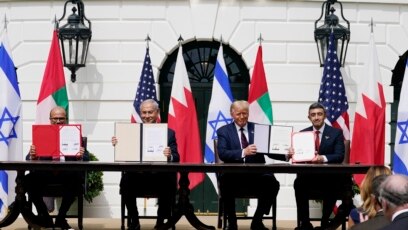 Tổng Thống Donald Trump chủ tọa lễ ký thỏa thuận bình thường hóa quan hệ giữa lãnh đạo Các Tiểu Vương quốc Ả Rập Thống nhất (UAE), Bahrain và Israel tại Tòa Bạch Ốc ngày 15/9/2020.