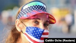 Pošto su mnogi gradovi širom Sjedinjenih Država otkazali centralne proslave Dana nezavisnosti, brojni građani okupljali su se u sopstvenoj režiji, obilježavajući jedan od najznačajnijih američkih praznika; Foto: (REUTERS/Caitlin Ochs)