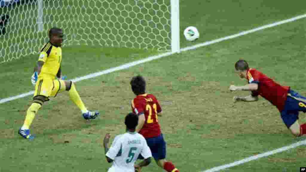 Spain's Fernando Torres, right, scores his side's 2nd goal.