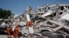 Indonesia: Empiezan a sepultar a víctimas del terremoto