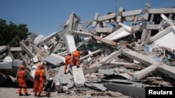 An Indonesian rescue team searches for victims and survivors at the earthquake-damaged Roa Roa hotel in Palu, Central Sulawesi, Indonesia, Oct. 1, 2018 in this photo taken by Antara Foto. 