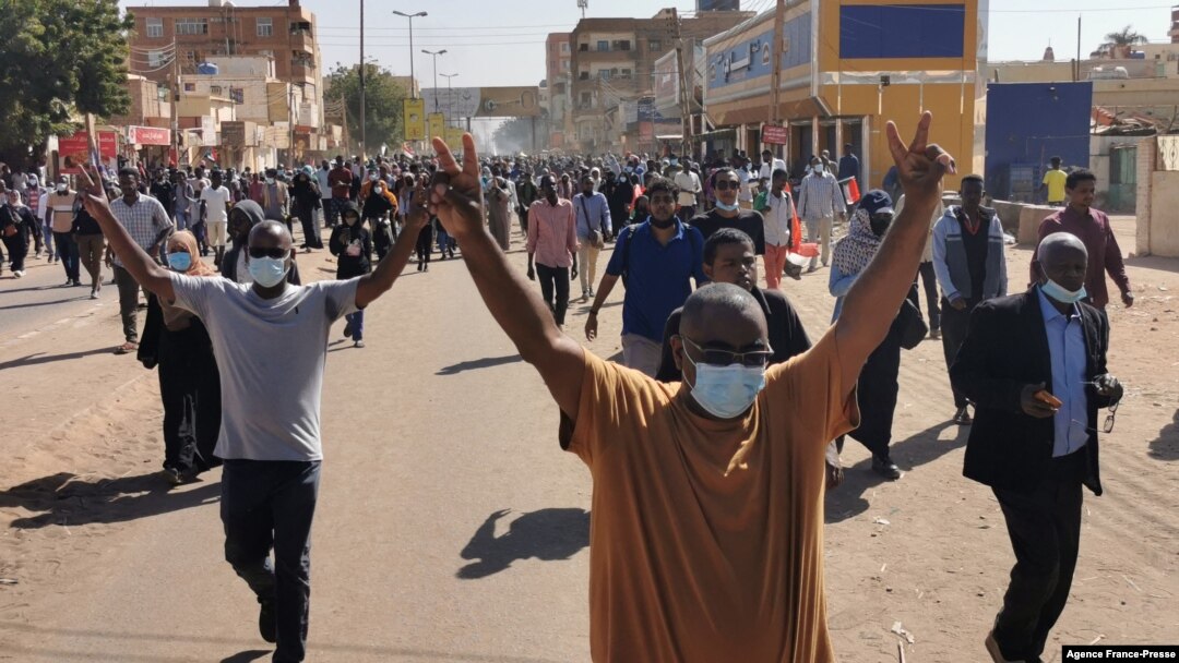 Abakora imyiyerekano muri Sudani mu mabarabara y'i Khartoum. Ifoto yafashwe kw'itariki ya 6/01/2022