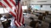 Ruang kelas di Sekolah St. Benedict, di Montebello, dekat Los Angeles, California, AS, diberi pembatas untuk menjaga jarak di tengah pandemi COVID-19, 14 Juli 2020. (REUTERS / Lucy Nicholson)