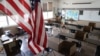 Ruang kelas di Sekolah St. Benedict, di Montebello, dekat Los Angeles, California, AS, diberi pembatas untuk menjaga jarak di tengah pandemi COVID-19, 14 Juli 2020. (REUTERS / Lucy Nicholson)