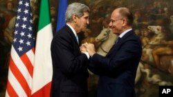 Kerry se reunió con el primer ministro, Enrico Letta, y con la canciller italiana, Emma Bonino, en Roma.