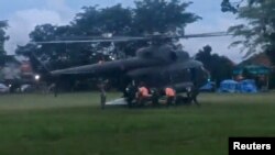 Helikopter u blizini pećine Tam Luang koji prevozi spašene dečake u bolnicu