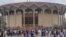  تصویری از تجمع در مقابل تئاتر شهر تهران - شنبه ۱۹ مرداد ۱۴۰۰