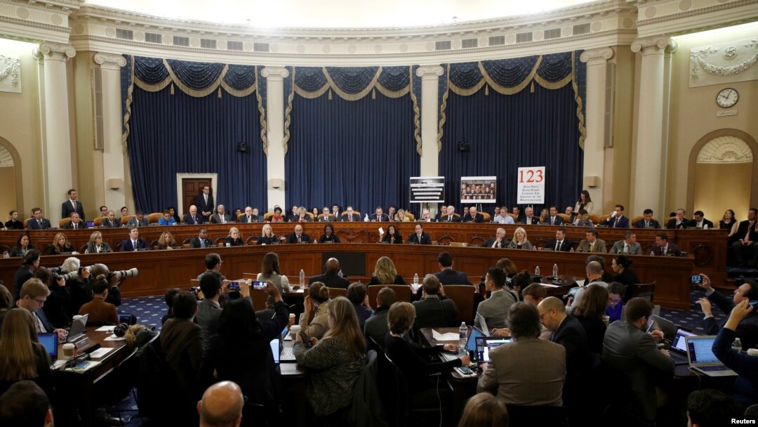 Anggota Komite Kehakiman DPR AS dalam sidang pembahasan pasal-pasal pemakzulan terhadap Presiden Donald Trump, 13 Desember 2019, di Gedung Capitol, Washington, D.C. )Patrick Semansky / Pool via REUTERS)
