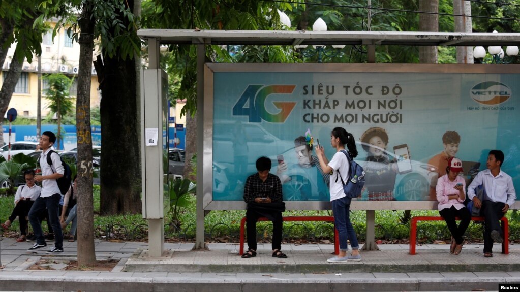 Cơ quan Đối ngoại châu Âu cho rằng người dùng mạng xã hội tại Việt Nam đang ngày càng phải đối mặt với việc kiểm duyệt tùy tiện của chính quyền khi chia sẻ quan điểm trực tuyến.