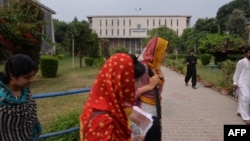 محصلان دختر در پوهنتونی در پاکستان (عکس از آرشیف)