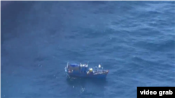 Chiếc thuyền chở người Việt Nam xin tị nạn được phát hiện ngoài khơi bờ biển miền tây nước Úc, ngày 20 tháng 7, 2015. (ABC)