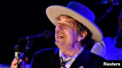 FILE - U.S. musician Bob Dylan performs during the second day of The Hop Festival in Paddock Wood, Kent, June 30, 2012. 