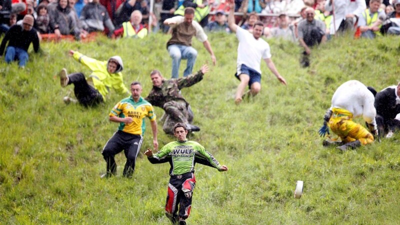 Britain’s Cheese Rolling Race Returns after COVID Break