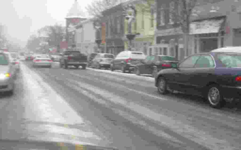 Washington se tiñe de blanco bajo una escasa capa de nieve.