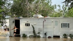 Una fuerte tormenta en Houston, Texas, deja muertos y cuantiosos daños
materiales.
