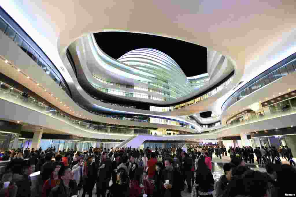 People visit the newly opened Galaxy Soho building, designed by Iraqi-British architect Zaha Hadid, in Beijing, China, October 27, 2012. 