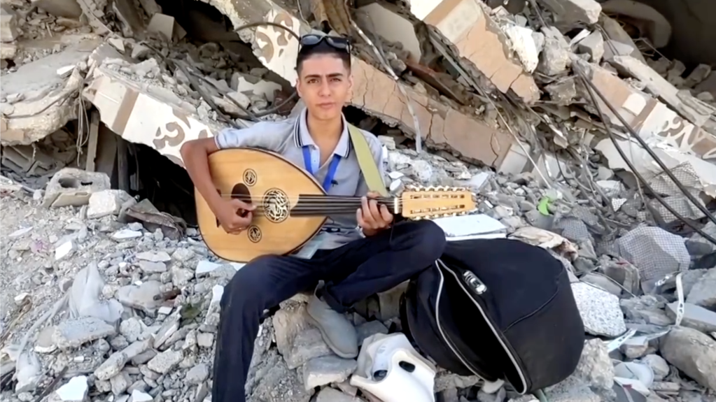 Gazan Teen Musician Sings for Children at War