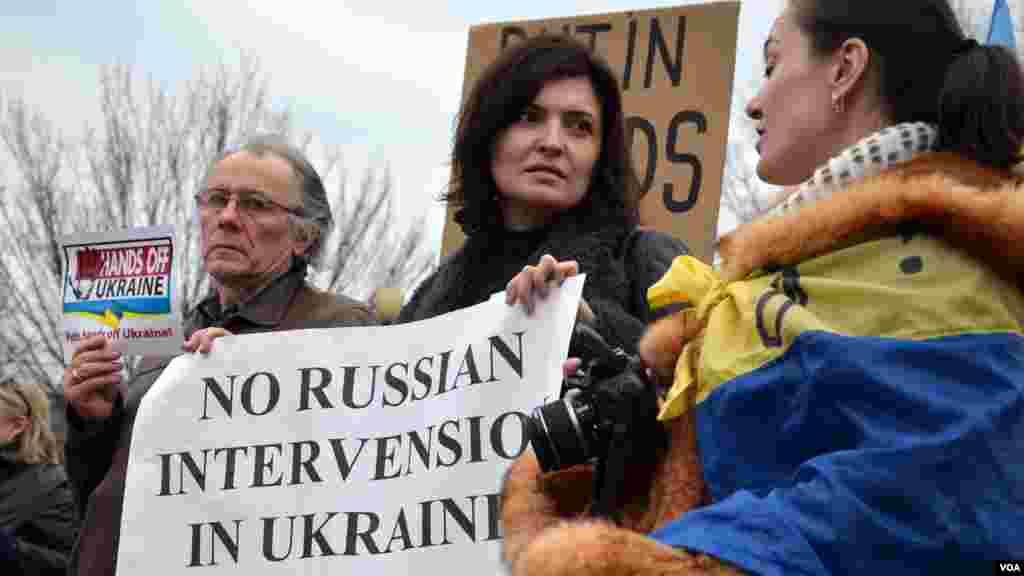 American Ukrainians protest near White House