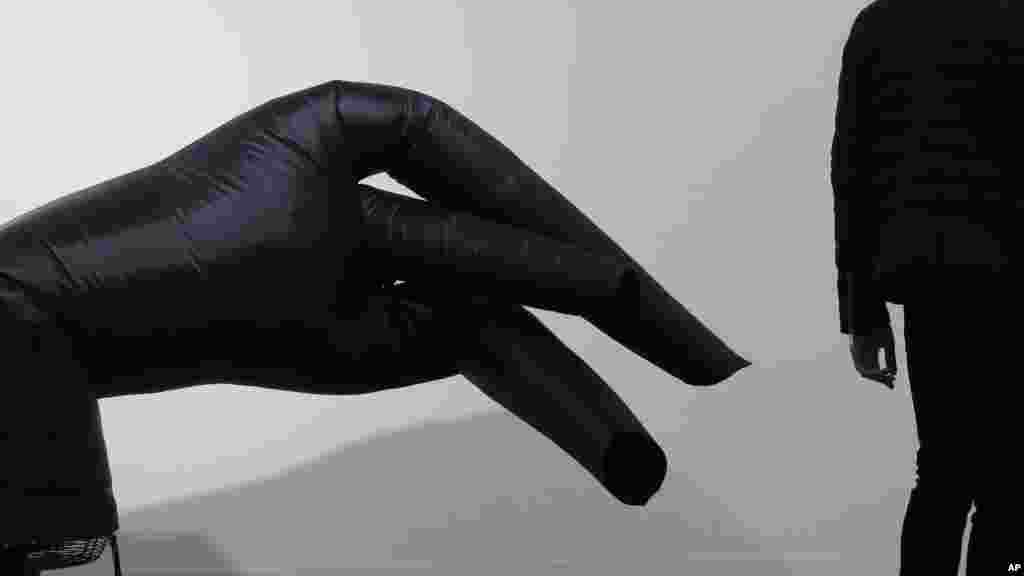 ሆንግ-ኮንግ ኣብ ኣህጉር ኤስያ ዝዓበየ ምርኢት ስነ-ጥበብ ተአንግድ - መጋቢት 25, 2016