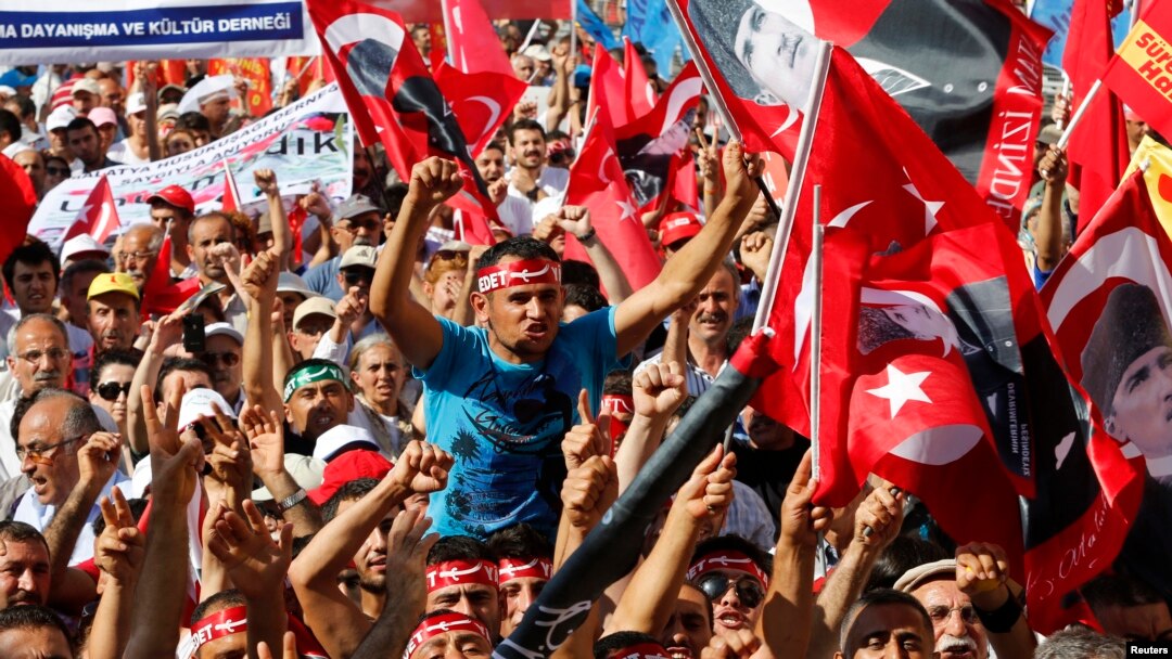Anti-government protesters shout slogans during a demonstration in Istanbul, Turkey, June 23, 2013.