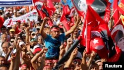 Anti-government protesters shout slogans during a demonstration in Istanbul, Turkey, June 23, 2013.