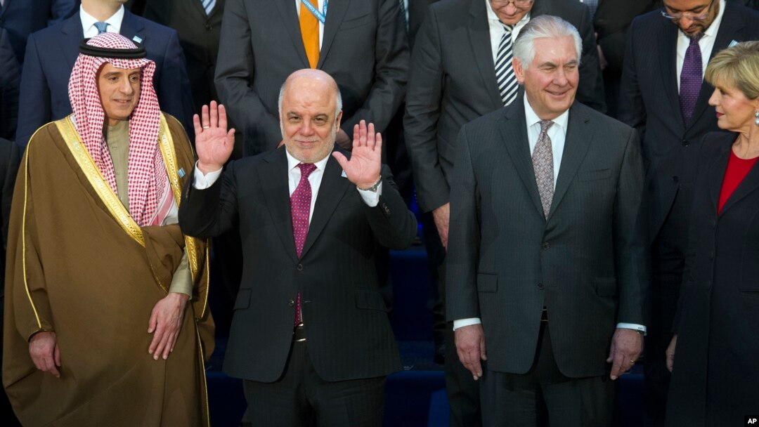 Saudiya Arabistoni Tashqi ishlar vaziri Odil al-Jubayr, Iroq Bosh vaziri Haydar al-Abadiy, AQSh bosh diplomati Reks Tillerson, Avstraliya Tashqi ishlar vaziri Juli Bishop "Islomiy davlat"ni mag'lub etishni maqsad qilgan guruhlar anjumanida. Vashington, 23-mart, 2017-yil.