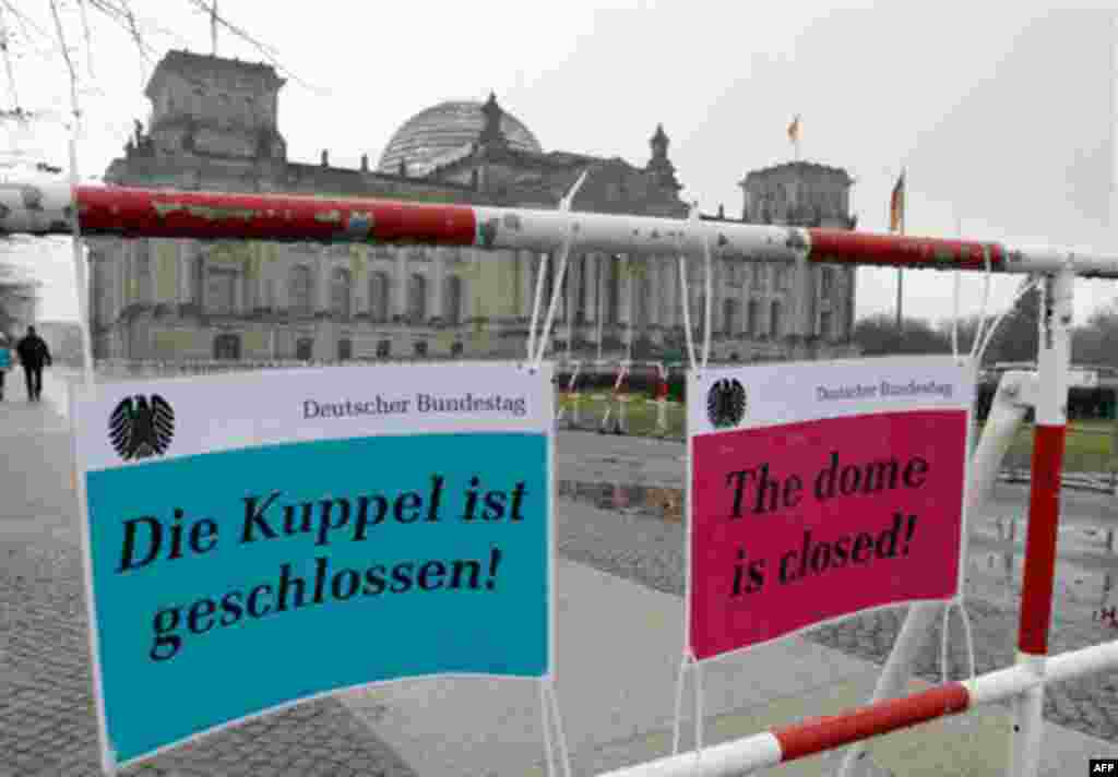 Signs indicate the closing of the dome of the Reichstag building in Berlin in German, left and English, right, Wednesday, Nov. 24, 2010. After Germany's Interior Ministry raised the country's terrorist threat level last week, Germany's parliament said it 