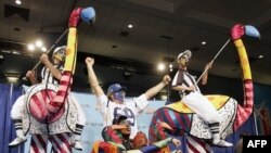 Cirque de Soleil apo Cirku i Diellit dhe artistët e tij